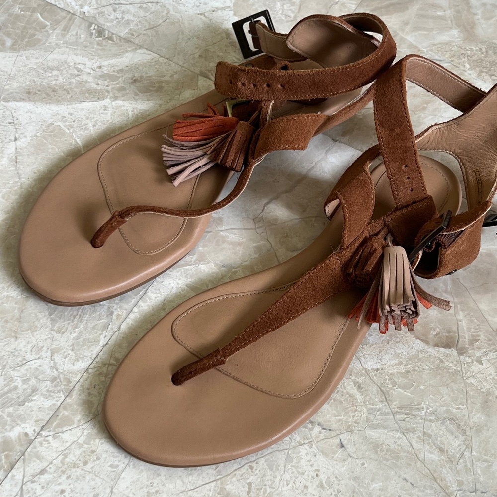UGG Lecia Tan Suede Tassel Flat Sandals Size 7.5
